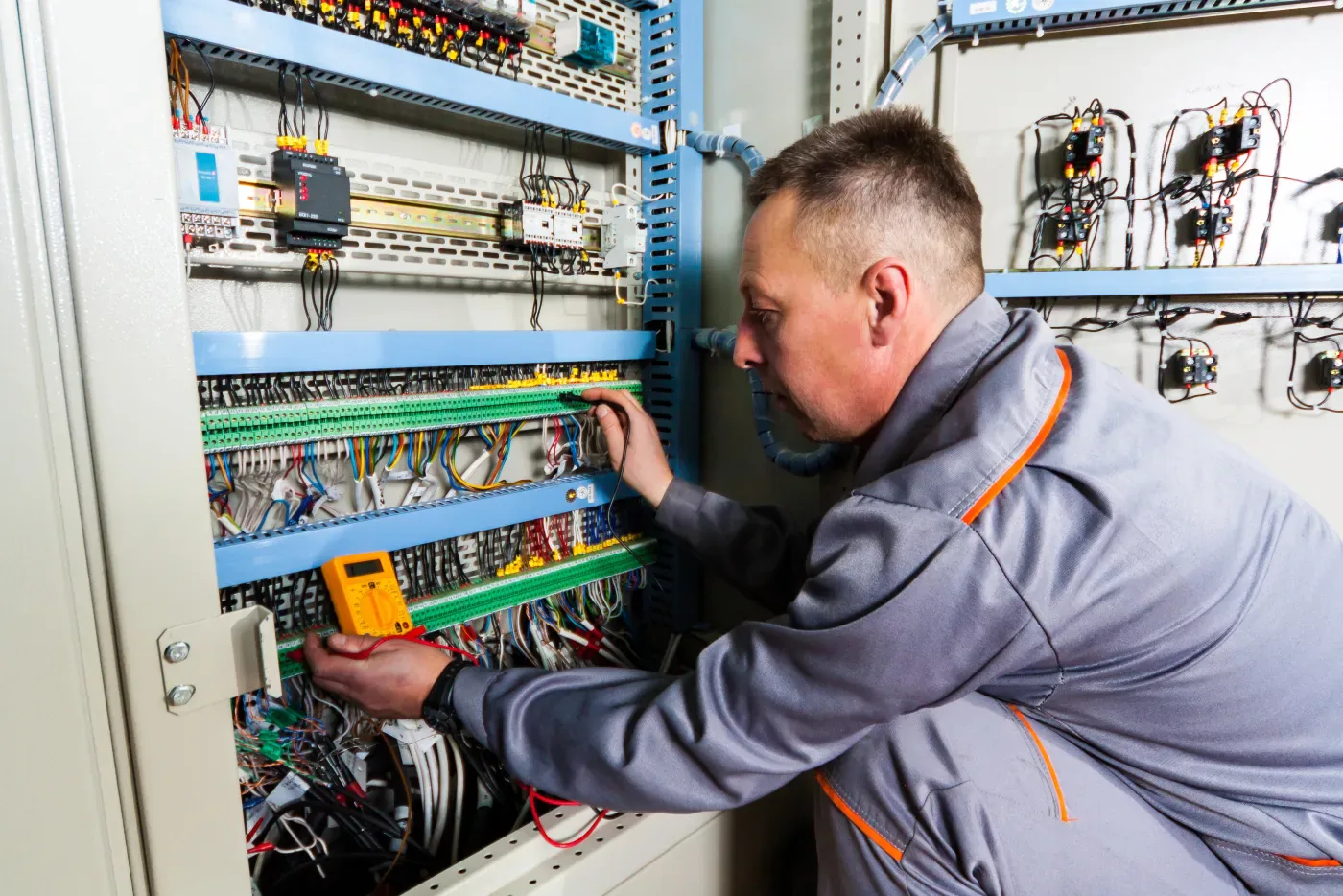 Recherche de panne au multimètre sur une installation à Ris-Orangis